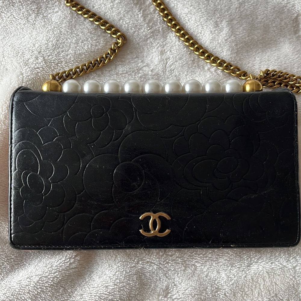 HP 4/21 💖Chanel Camellia WOC 💯 Authentic